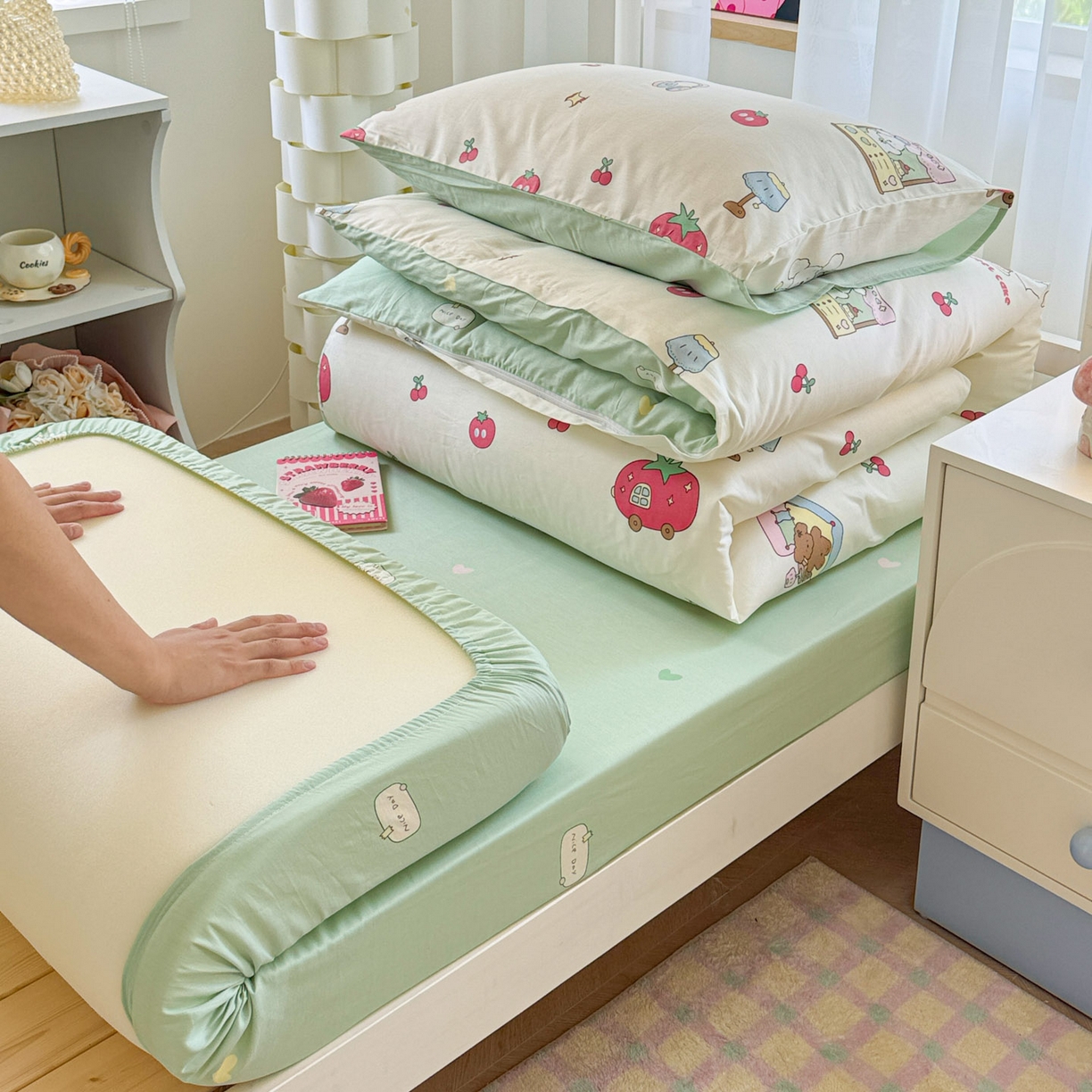 91家纺网 家纺一手货源 找家纺 慕尚家纺 2025新款13070全棉学生季全棉学生床三件套 草莓小樱桃