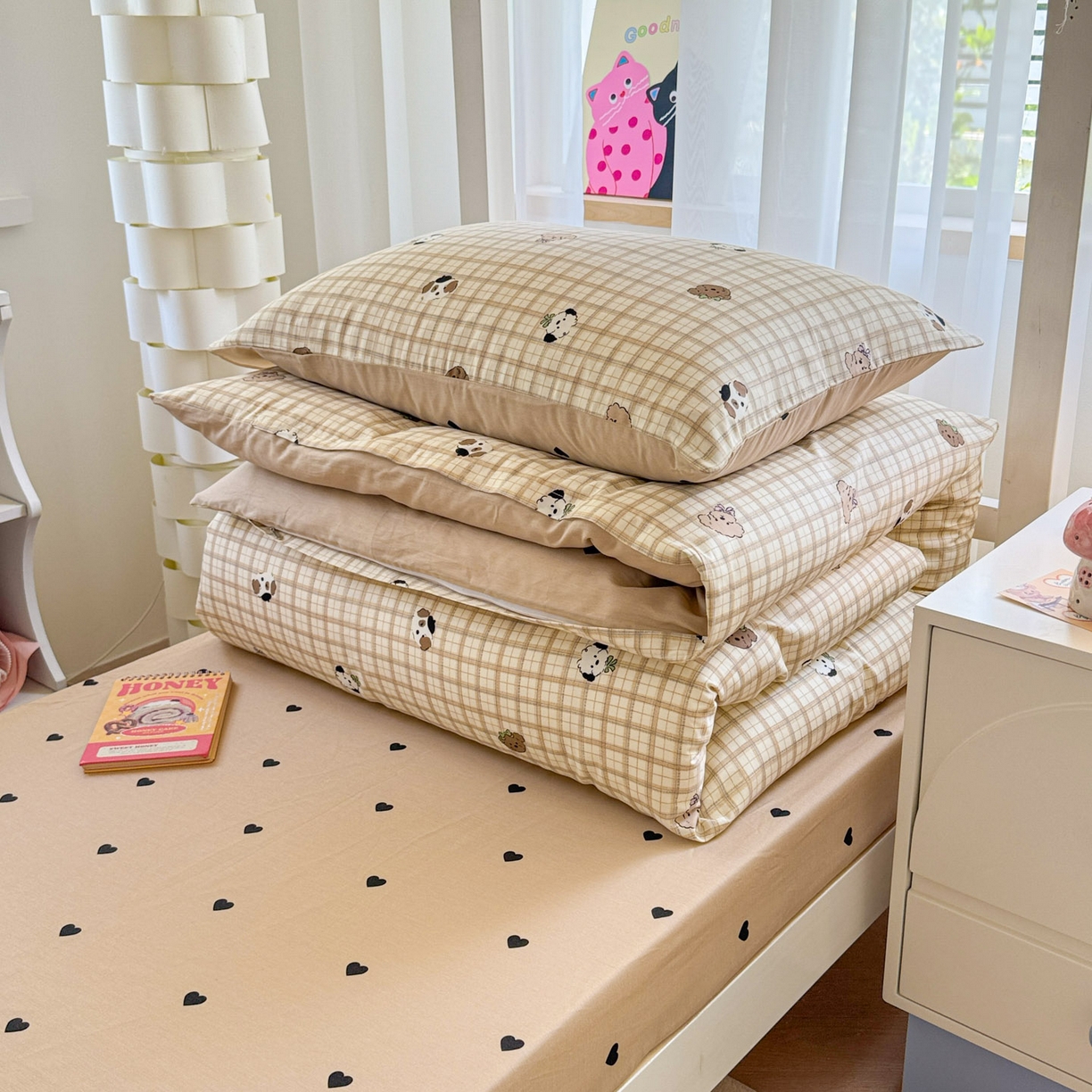 91家纺网 家纺一手货源 找家纺 慕尚家纺 2025新款13070全棉学生季全棉学生床三件套 咖格狗狗