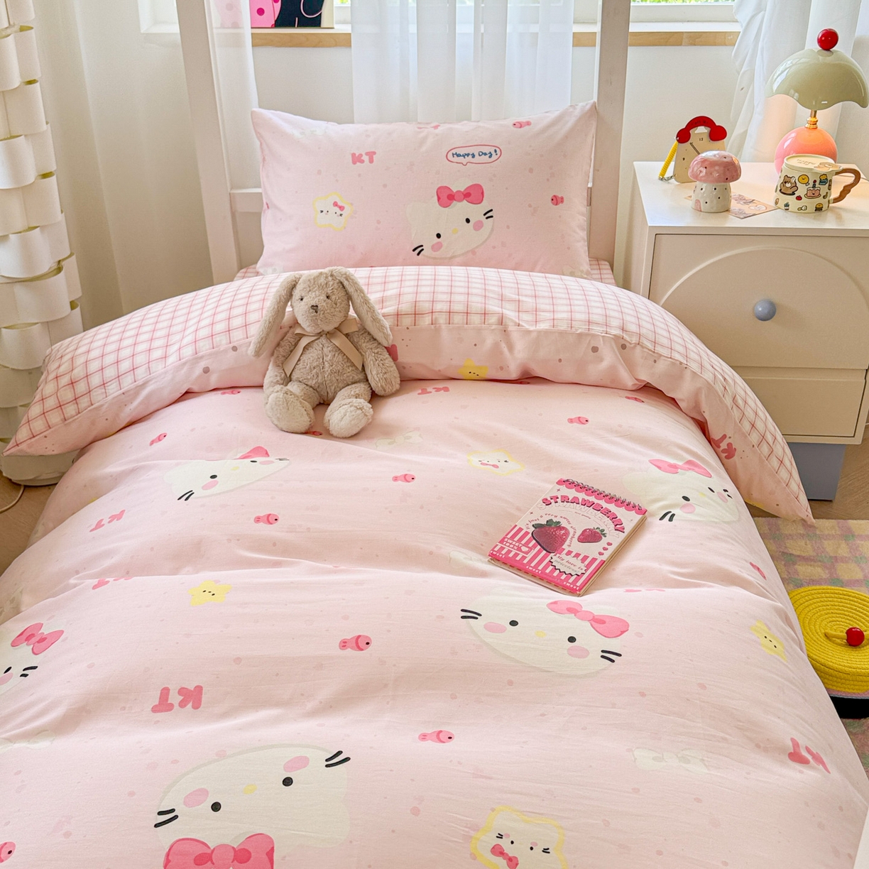 91家纺网 家纺一手货源 找家纺 慕尚家纺 2025新款13070全棉学生季全棉学生床三件套 kt猫和鱼