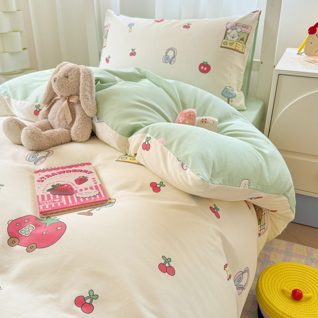 91家纺网 家纺一手货源 找家纺 慕尚家纺 2025新款13070全棉学生季全棉学生床三件套 草莓小樱桃