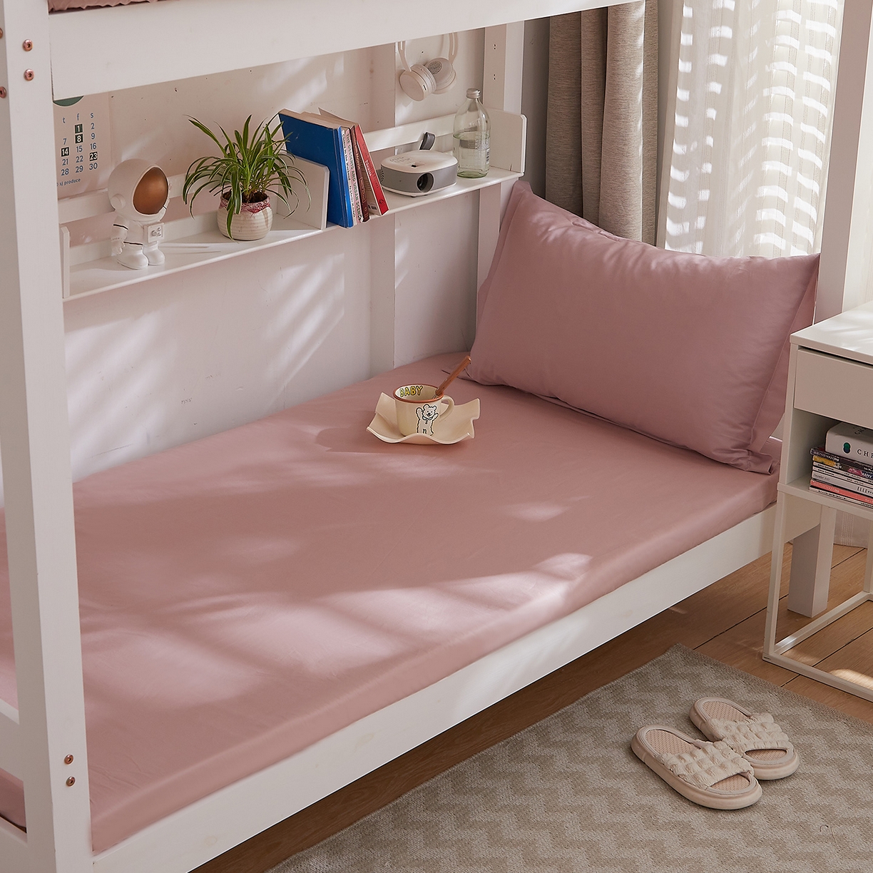 91家纺网 家纺一手货源 找家纺 DoDo 兜兜 2025新款全棉纯棉小清新卡通条格学生宿舍系列单品床笠 黛粉色