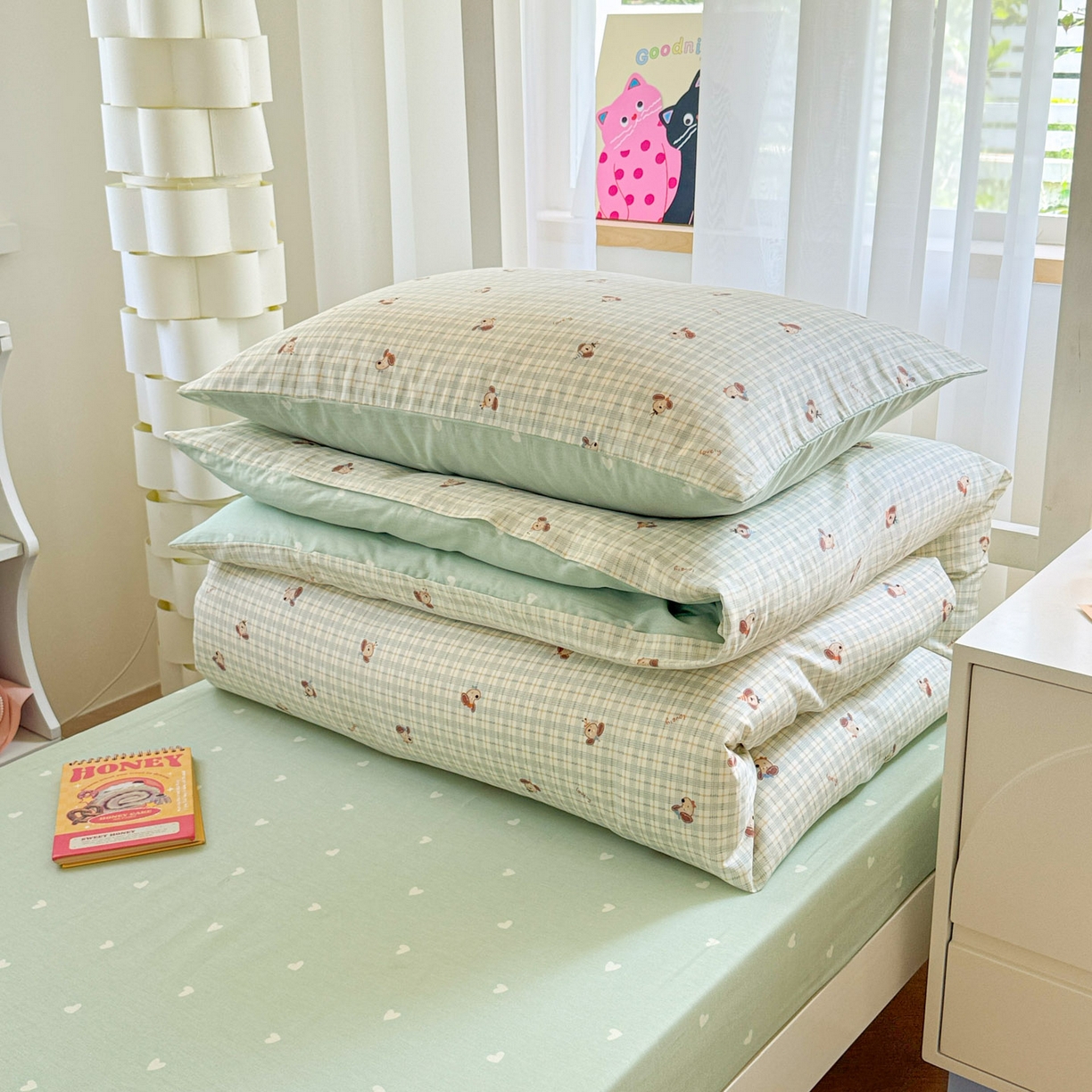 91家纺网 家纺一手货源 找家纺 慕尚家纺 2025新款13070全棉学生季全棉学生床三件套 绿格狗狗