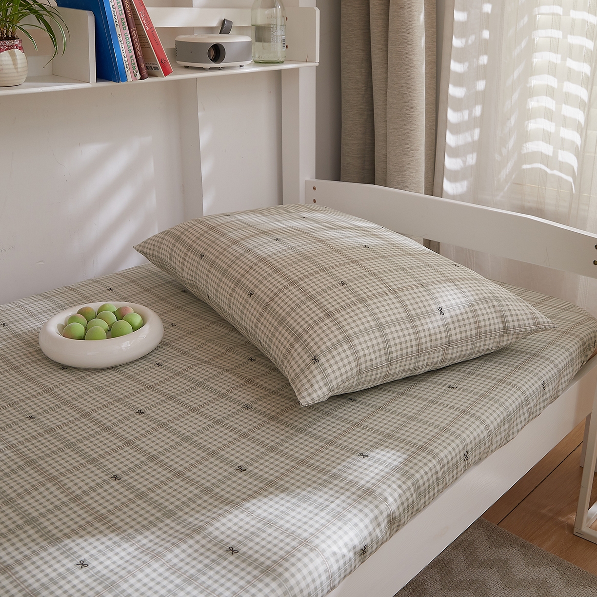 91家纺网 家纺一手货源 找家纺 DoDo 兜兜 2025新款全棉纯棉小清新卡通条格学生宿舍系列单品床笠 春日电影A版