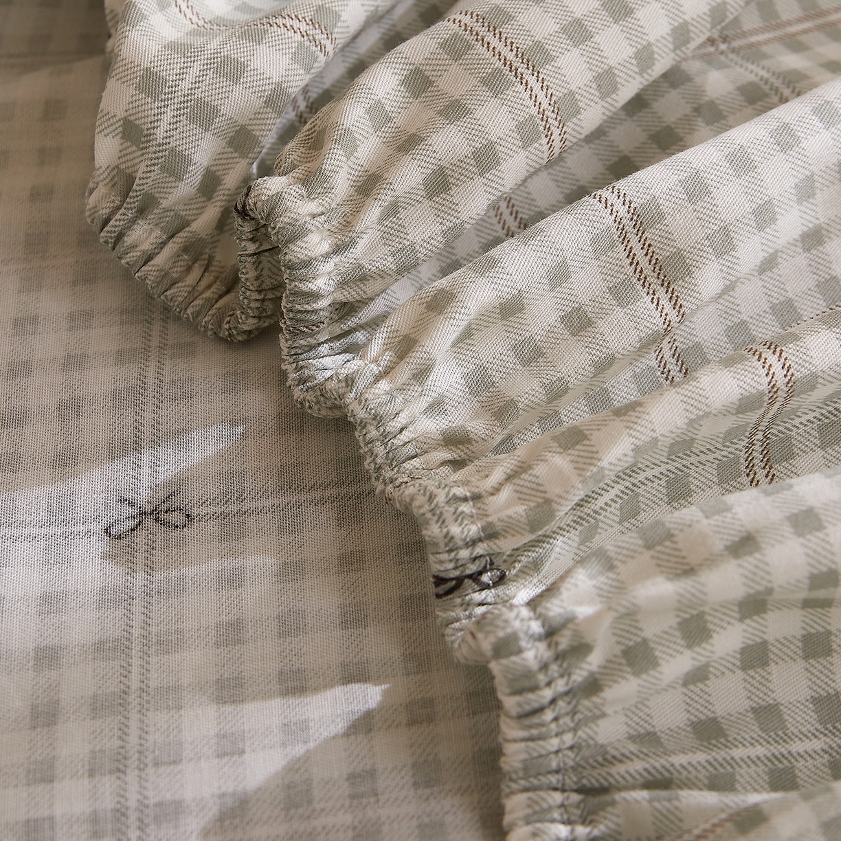 91家纺网 家纺一手货源 找家纺 DoDo 兜兜 2025新款全棉纯棉小清新卡通条格学生宿舍系列单品床笠 春日电影A版