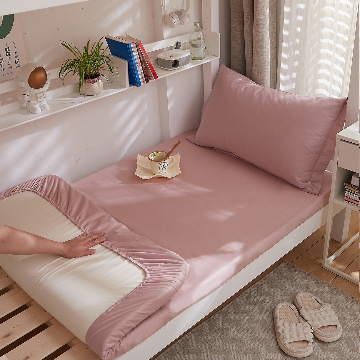 91家纺网 家纺一手货源 找家纺 DoDo 兜兜 2025新款全棉纯棉小清新卡通条格学生宿舍系列单品床笠 黛粉色