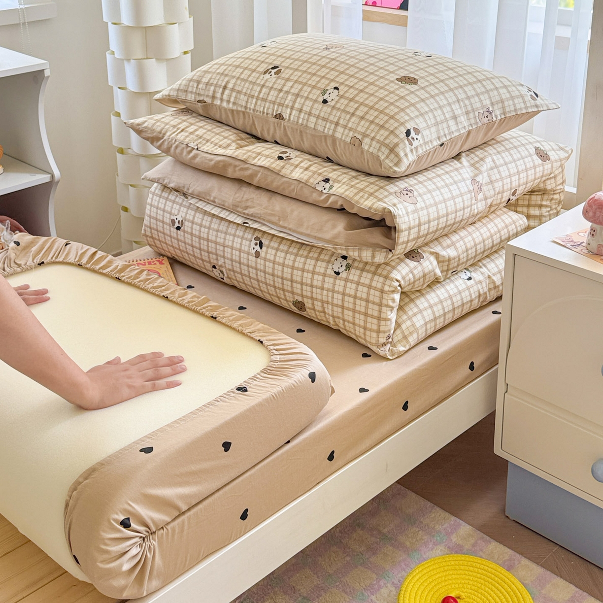 91家纺网 家纺一手货源 找家纺 慕尚家纺 2025新款13070全棉学生季全棉学生床三件套 咖格狗狗