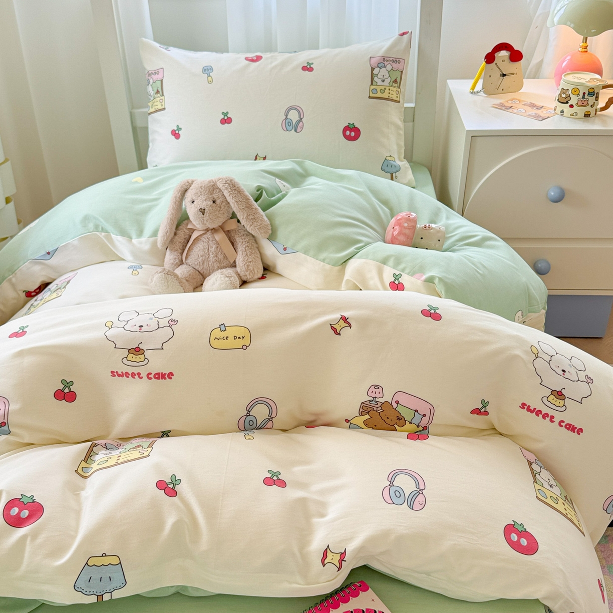 91家纺网 家纺一手货源 找家纺 慕尚家纺 2025新款13070全棉学生季全棉学生床三件套 草莓小樱桃