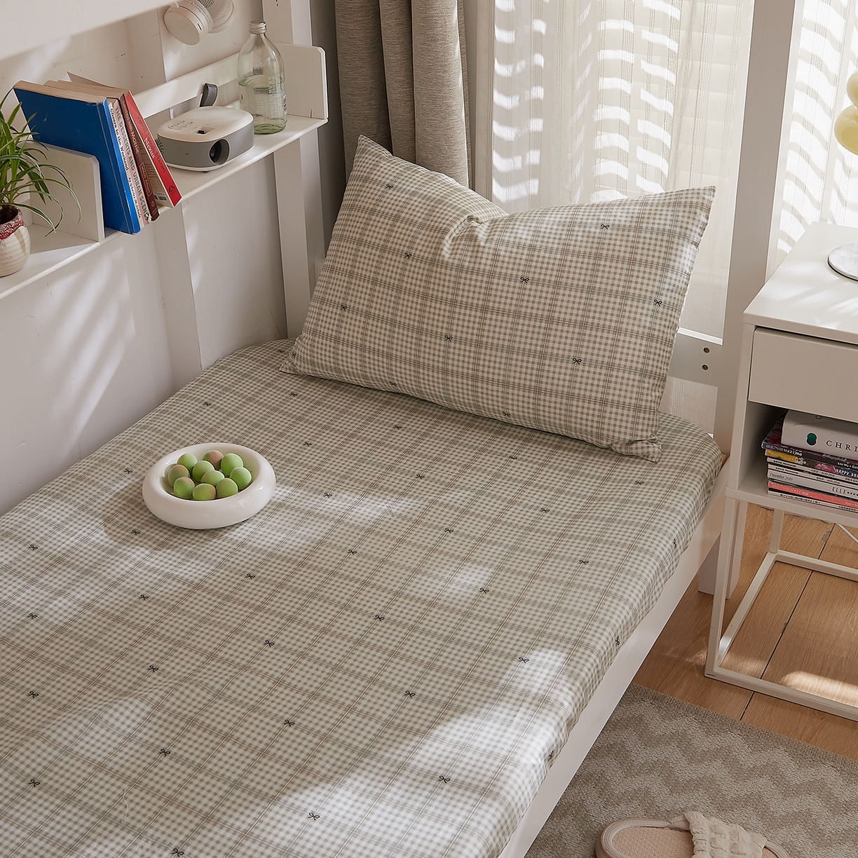 91家纺网 家纺一手货源 找家纺 DoDo 兜兜 2025新款全棉纯棉小清新卡通条格学生宿舍系列单品床笠 春日电影A版