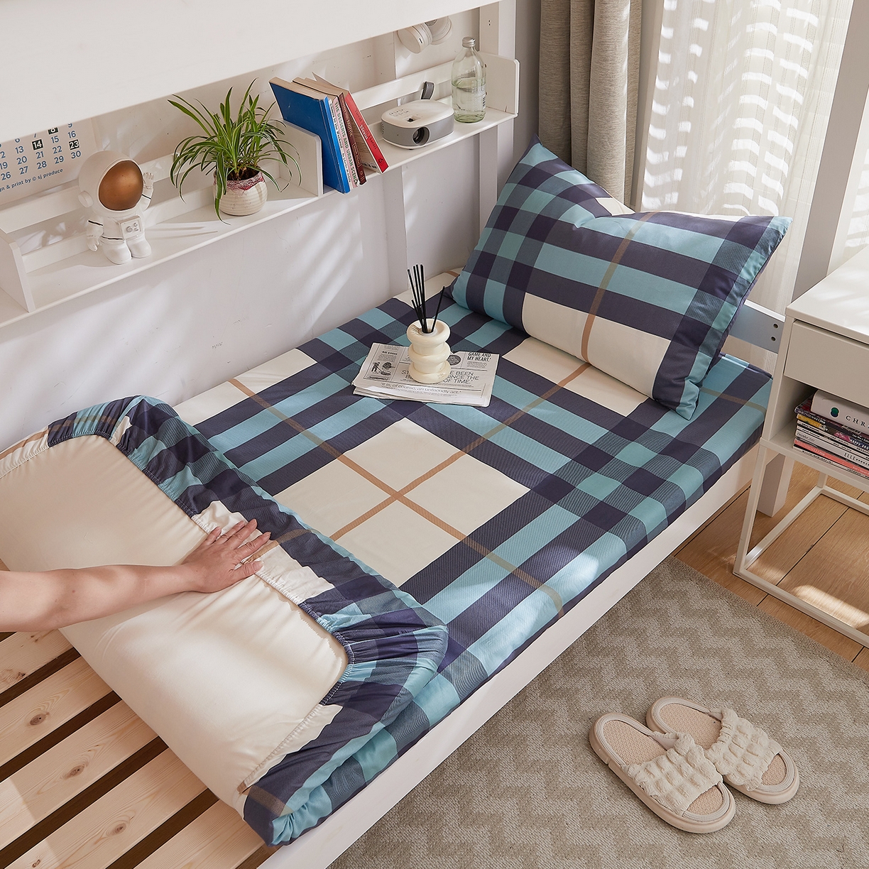 91家纺网 家纺一手货源 找家纺 DoDo 兜兜 2025新款全棉纯棉小清新卡通条格学生宿舍系列单品床笠 畅想未来A版