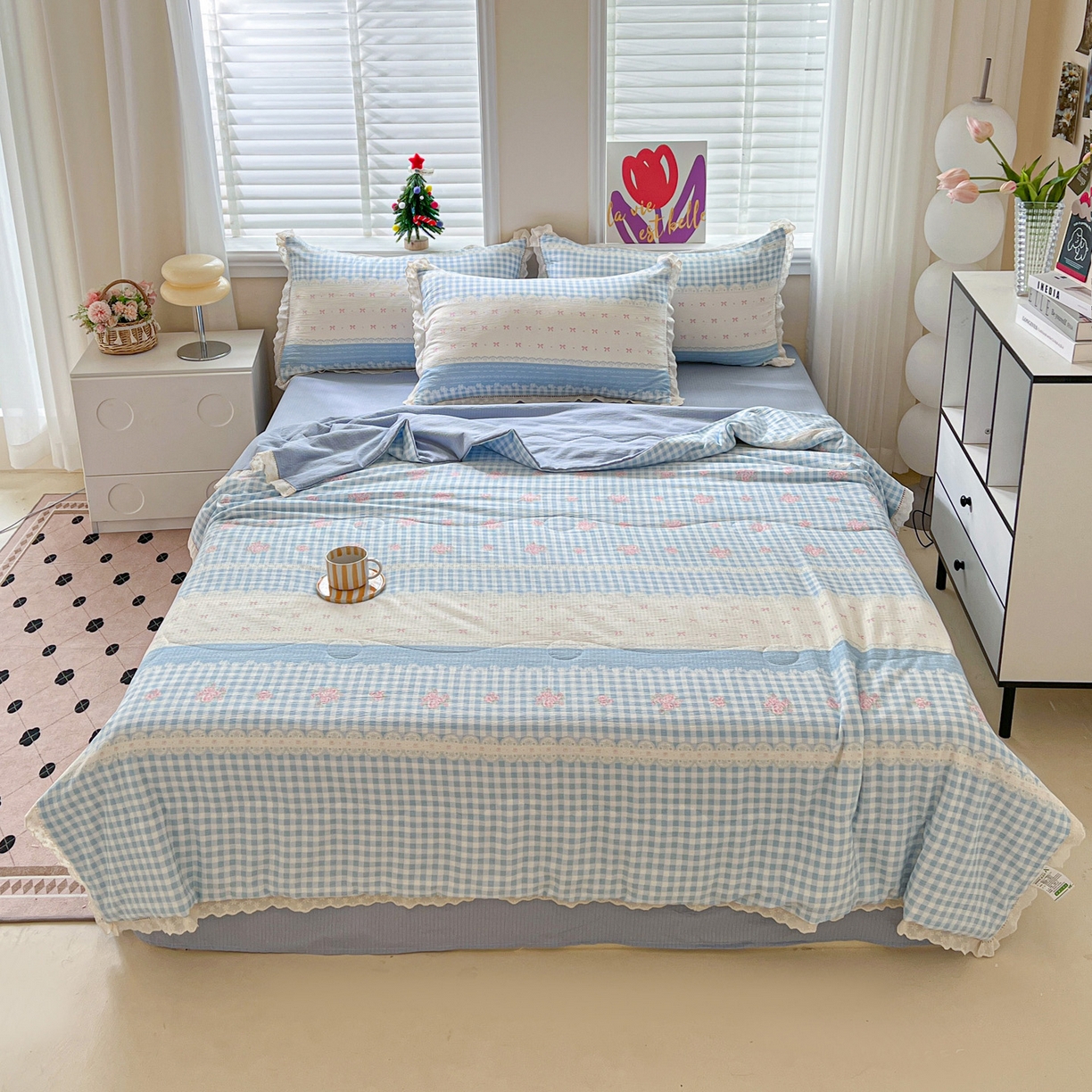 91家纺网 家纺一手货源 找家纺 2025新款云感皱皱纱全棉花边款夏被四件套 海盐蓝小格