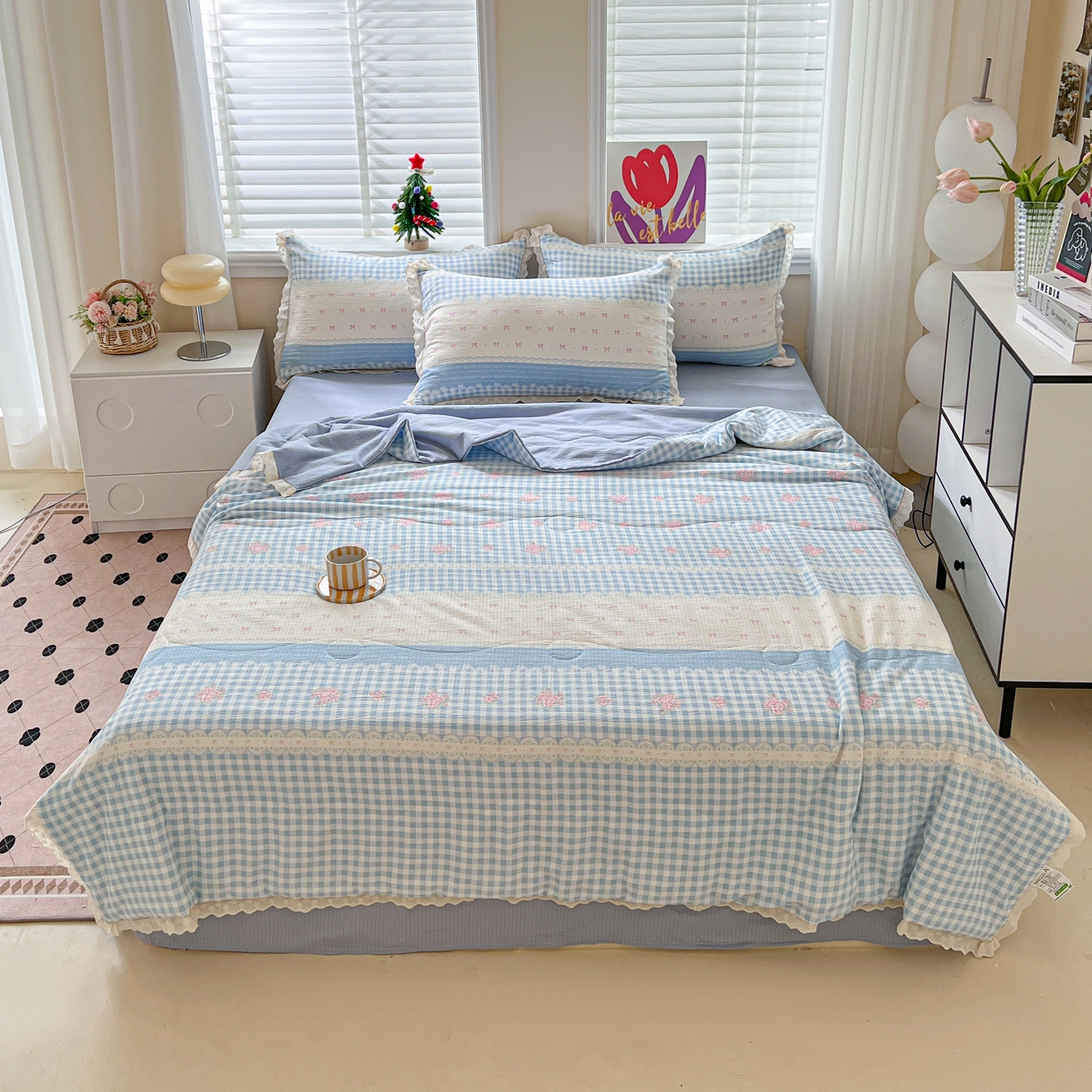 91家纺网 家纺一手货源 找家纺 2025新款云感皱皱纱全棉花边款夏被四件套 海盐蓝小格