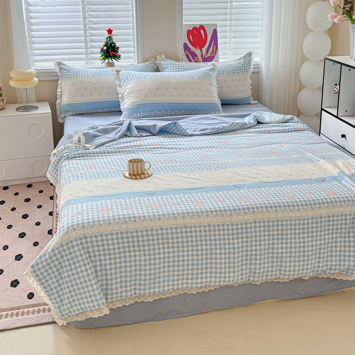 91家纺网 家纺一手货源 找家纺 2025新款云感皱皱纱全棉花边款夏被四件套 海盐蓝小格