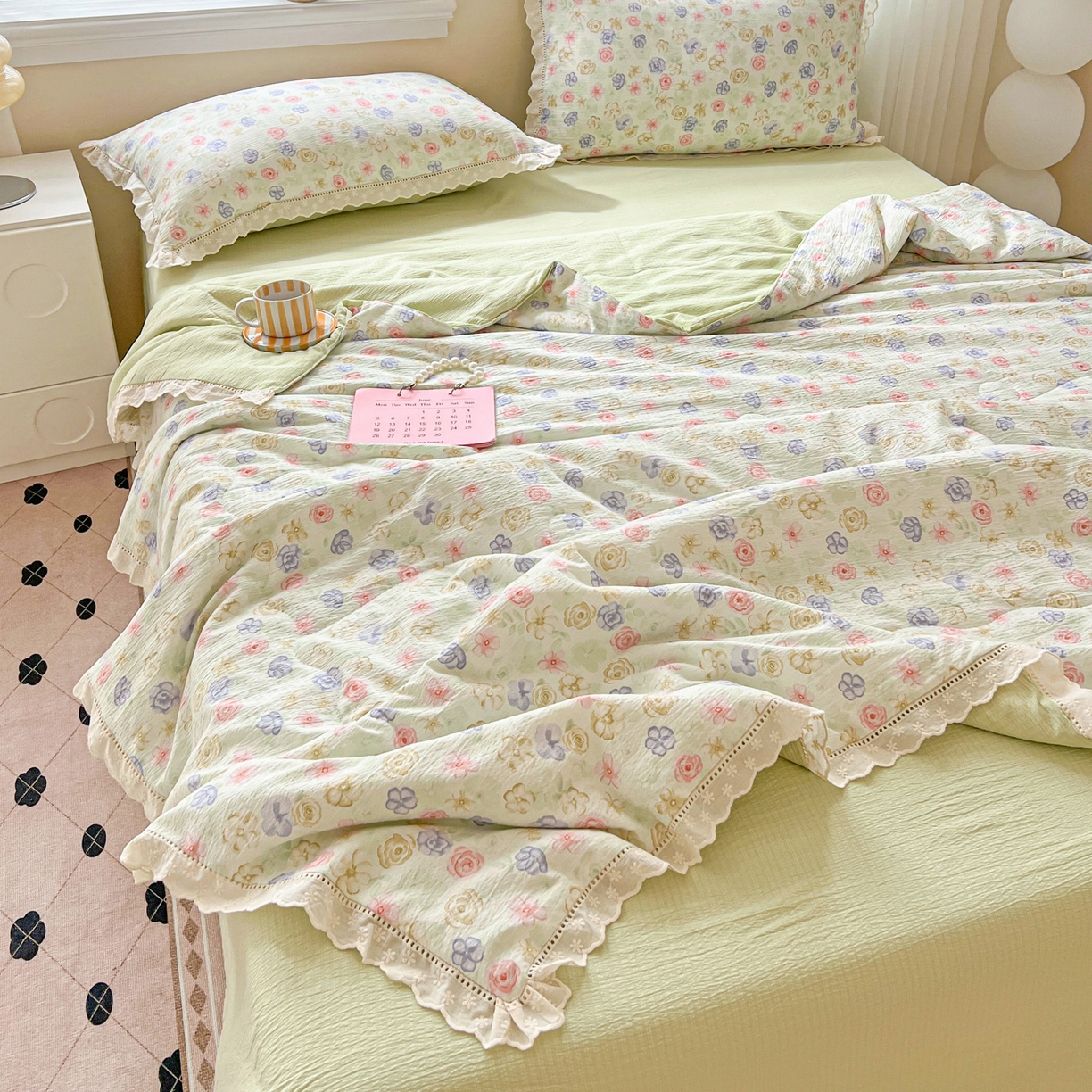 91家纺网 家纺一手货源 找家纺 2025新款云感皱皱纱全棉花边款夏被四件套 木槿绿