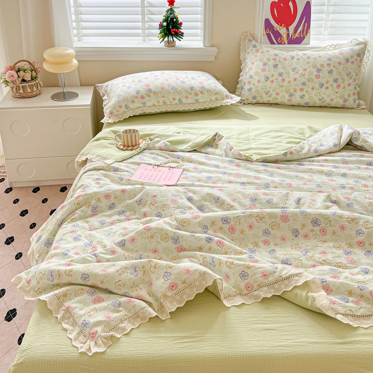 91家纺网 家纺一手货源 找家纺 2025新款云感皱皱纱全棉花边款夏被四件套 木槿绿