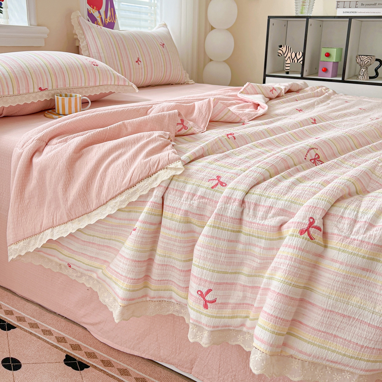 91家纺网 家纺一手货源 找家纺 2025新款云感皱皱纱全棉花边款夏被四件套 奶油泡芙