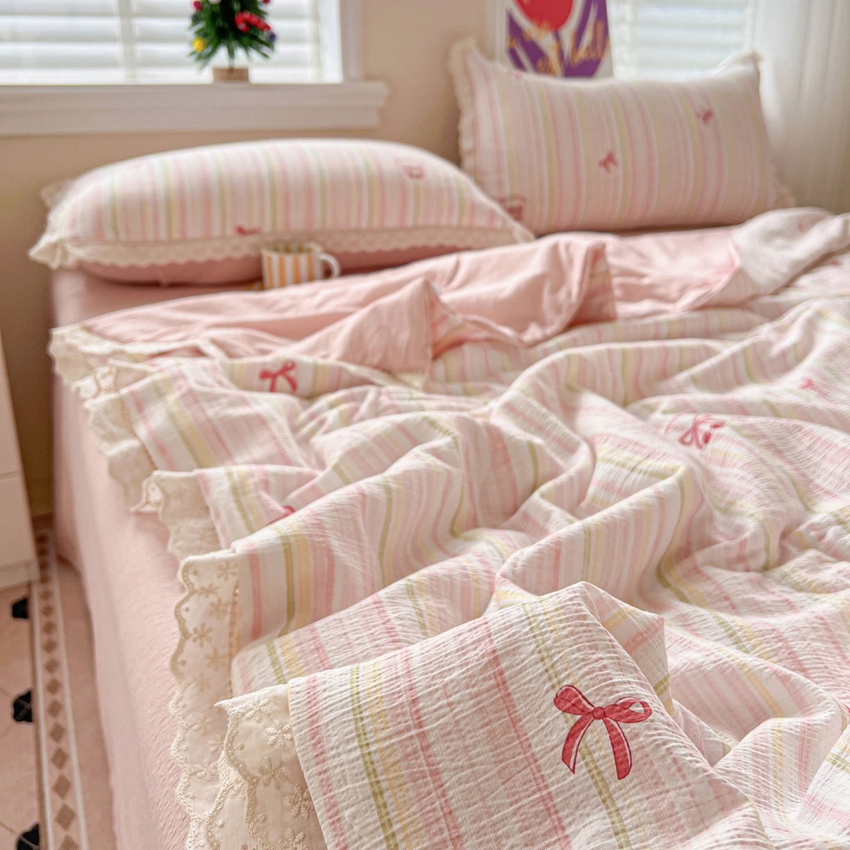 91家纺网 家纺一手货源 找家纺 2025新款云感皱皱纱全棉花边款夏被四件套 奶油泡芙