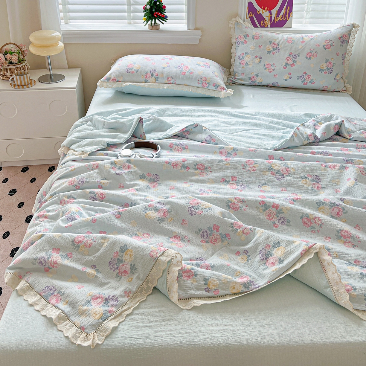 91家纺网 家纺一手货源 找家纺 2025新款云感皱皱纱全棉花边款夏被四件套 欧若拉