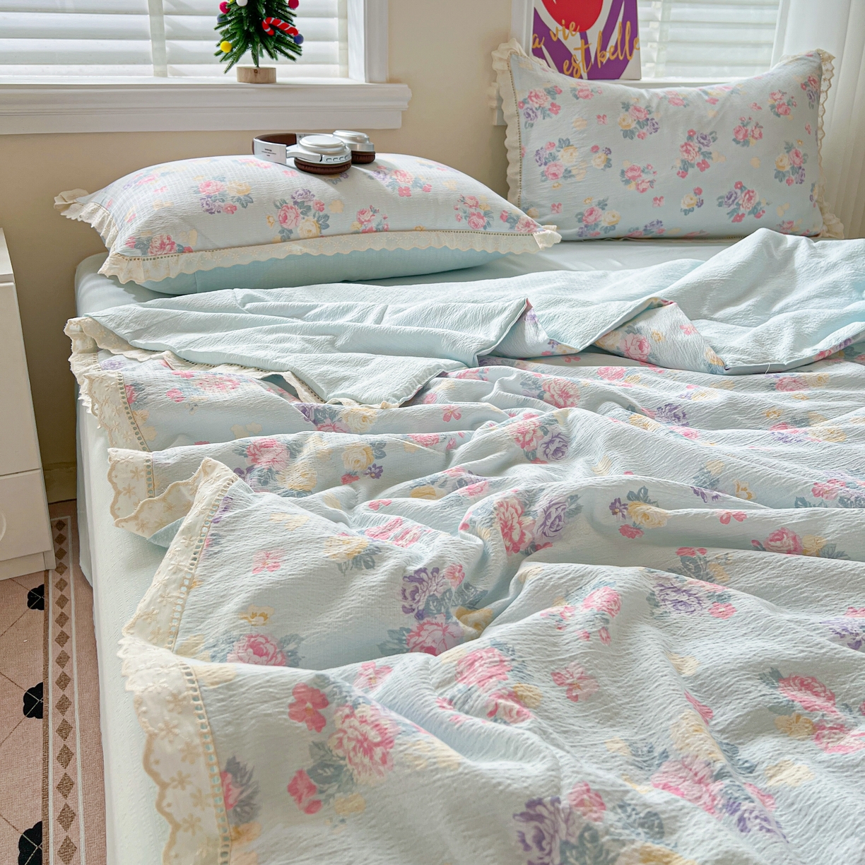 91家纺网 家纺一手货源 找家纺 2025新款云感皱皱纱全棉花边款夏被四件套 欧若拉