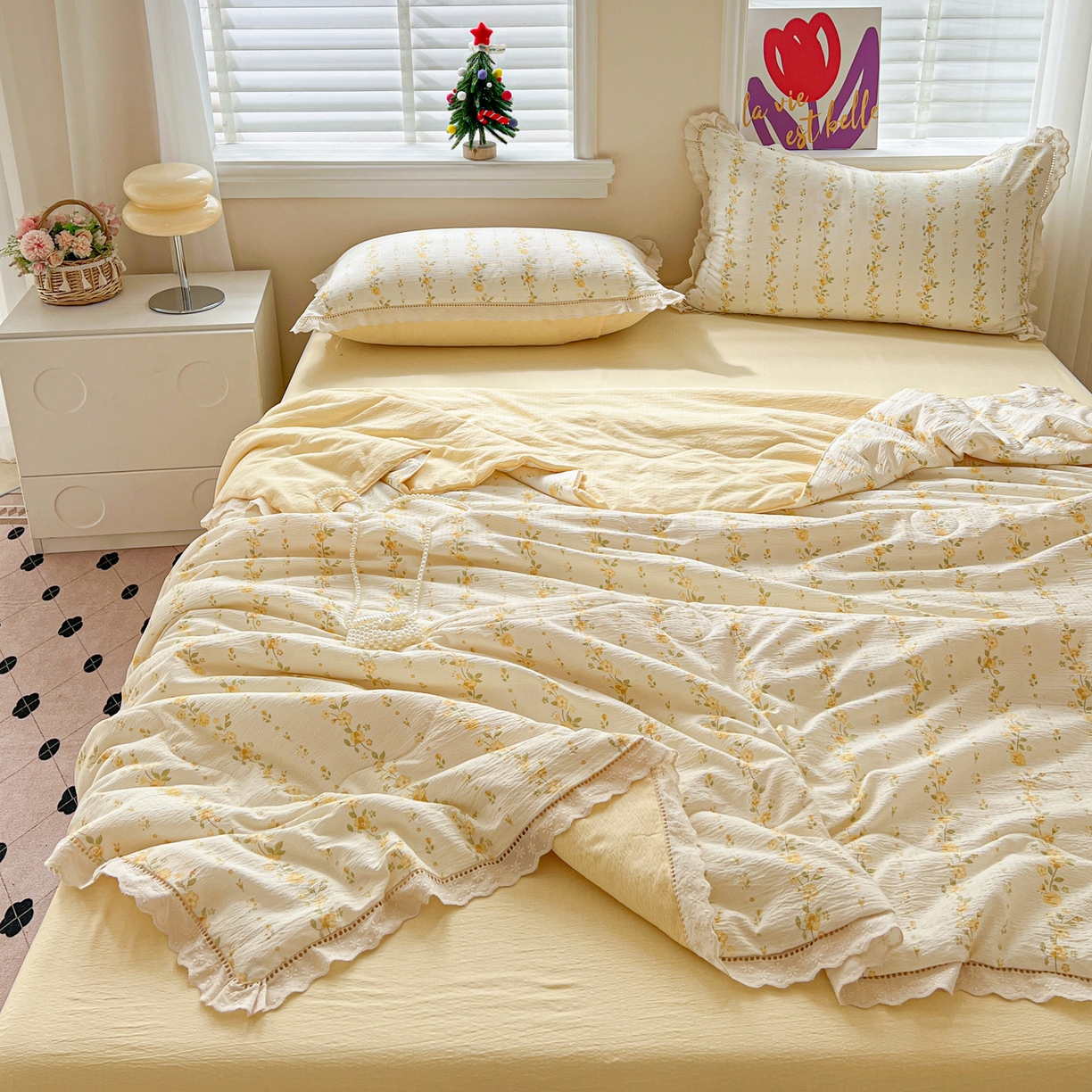 91家纺网 家纺一手货源 找家纺 2025新款云感皱皱纱全棉花边款夏被四件套 小晴天