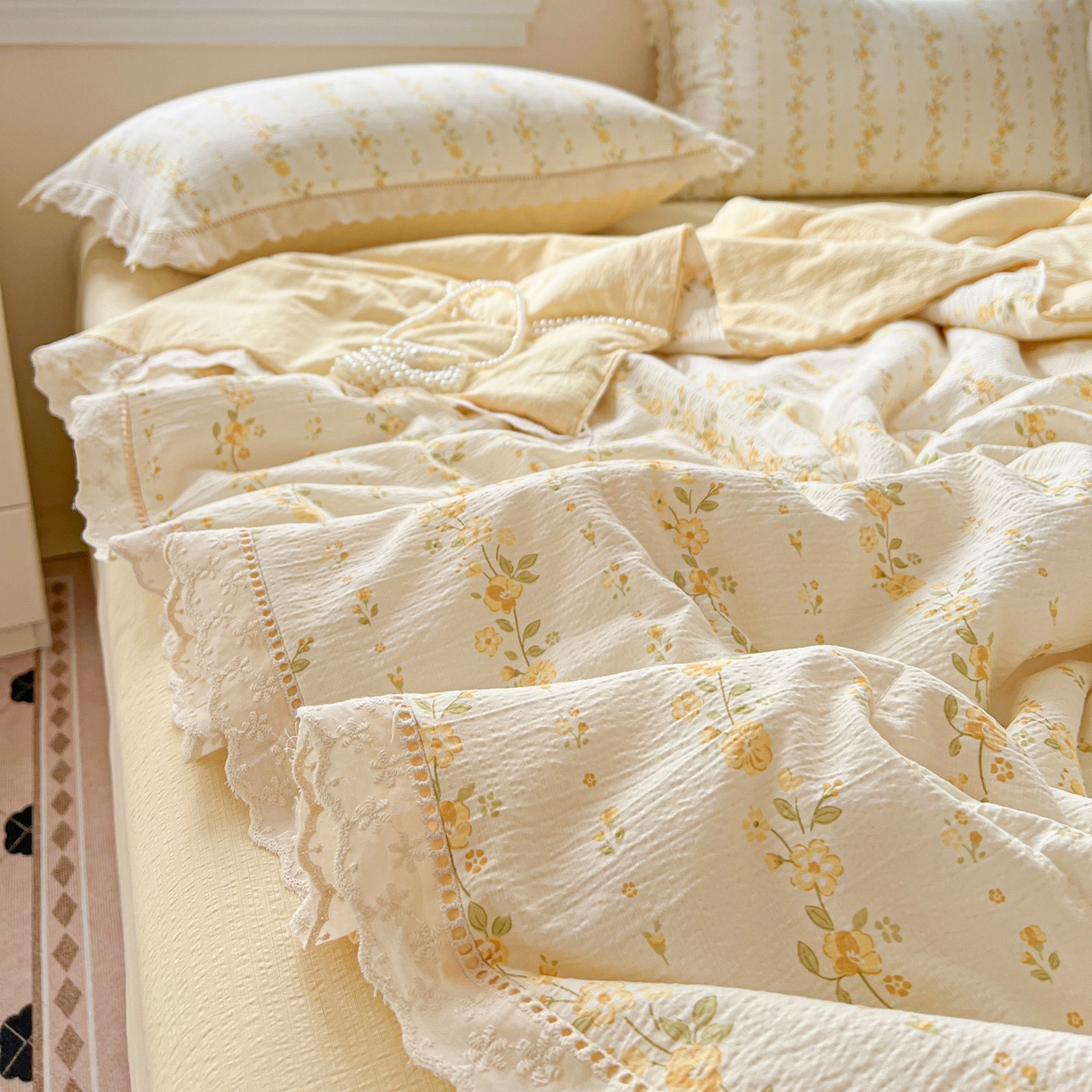 91家纺网 家纺一手货源 找家纺 2025新款云感皱皱纱全棉花边款夏被四件套 小晴天