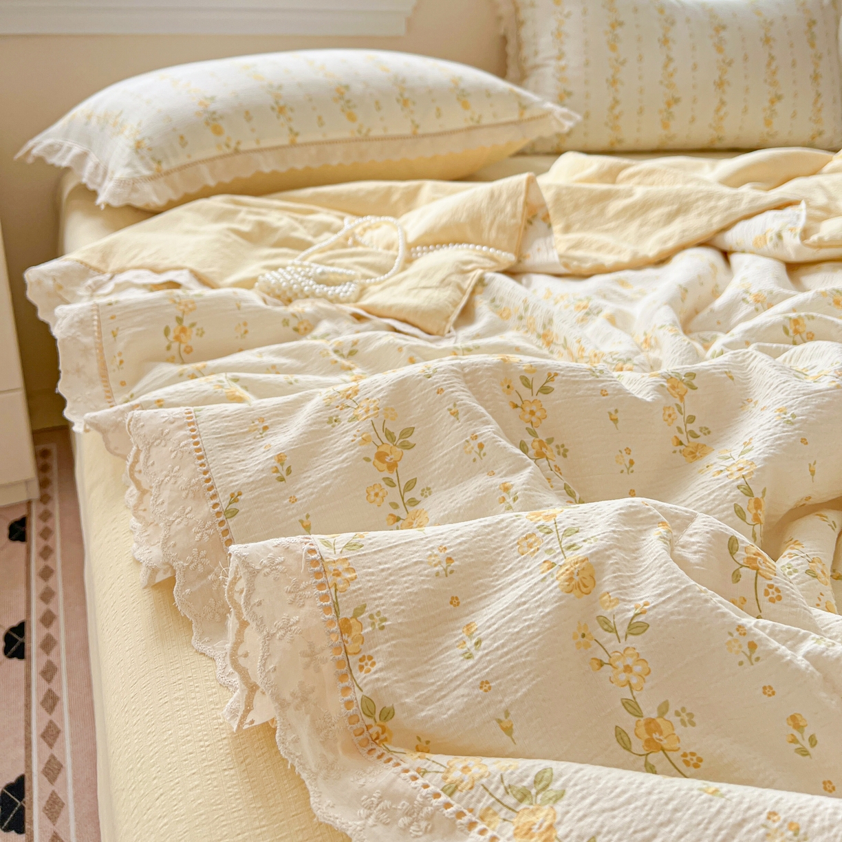 91家纺网 家纺一手货源 找家纺 2025新款云感皱皱纱全棉花边款夏被四件套 小晴天