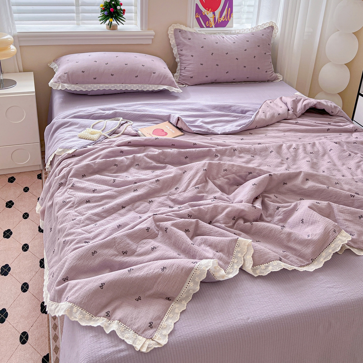 91家纺网 家纺一手货源 找家纺 2025新款云感皱皱纱全棉花边款夏被四件套 紫色蝴蝶结