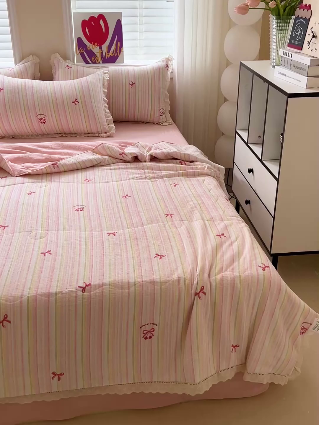 91家纺网 家纺一手货源 找家纺 2025新款云感皱皱纱全棉花边款夏被四件套 奶油泡芙