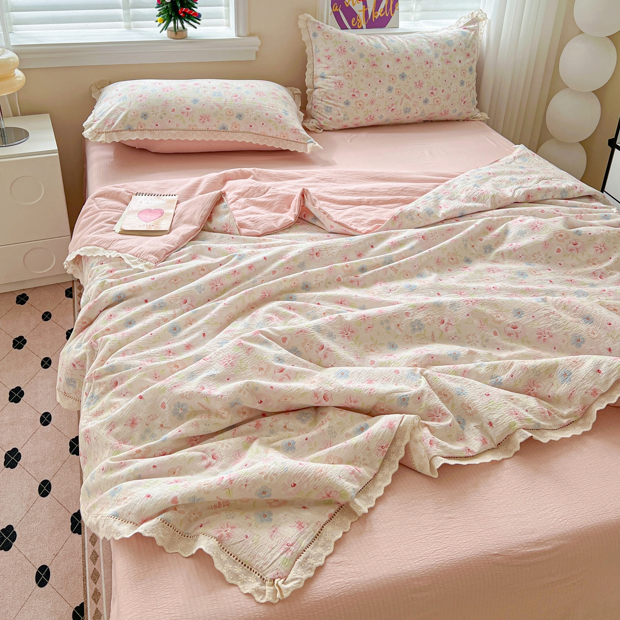 91家纺网 家纺一手货源 找家纺 2025新款云感皱皱纱全棉花边款夏被四件套  白月光