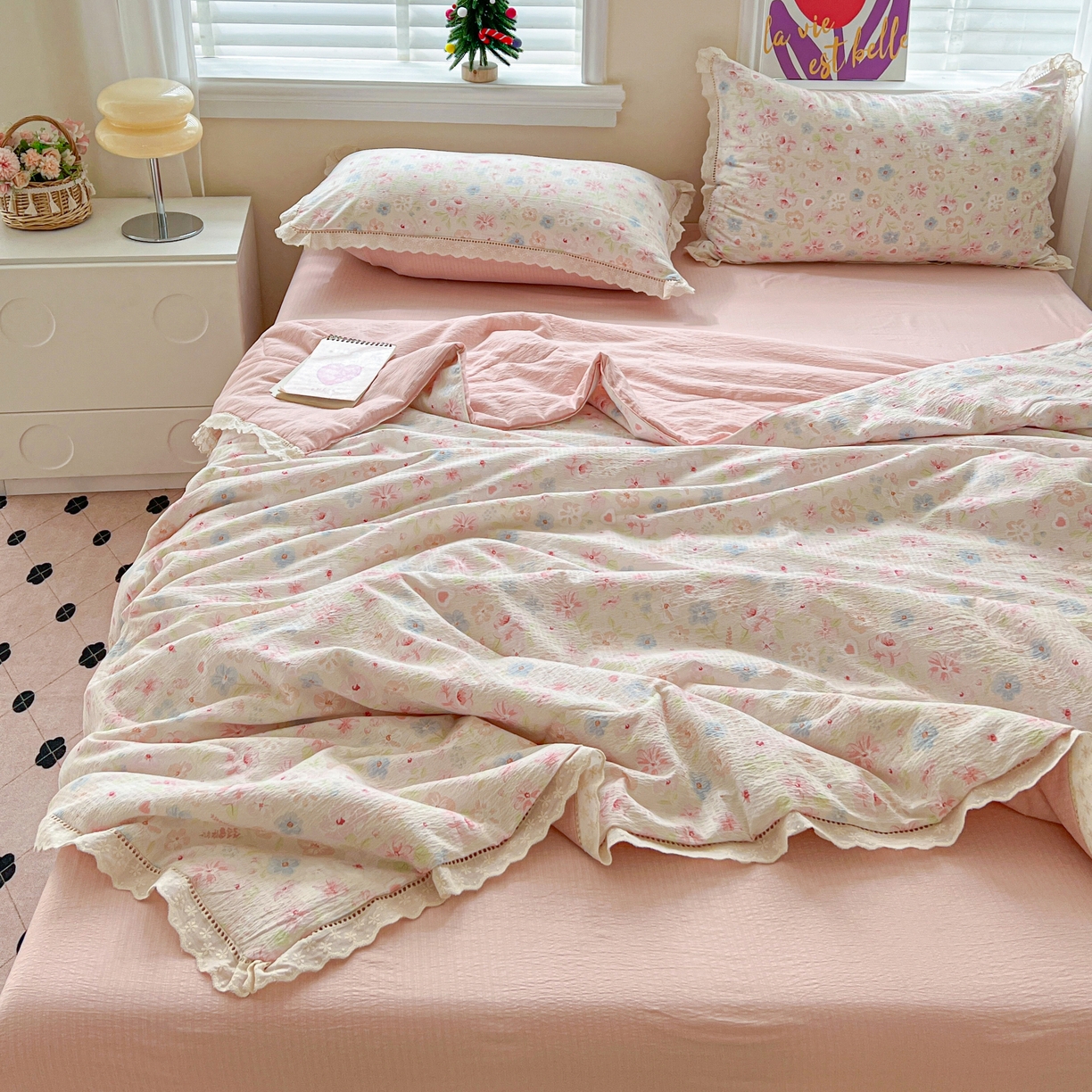 91家纺网 家纺一手货源 找家纺 2025新款云感皱皱纱全棉花边款夏被四件套  白月光