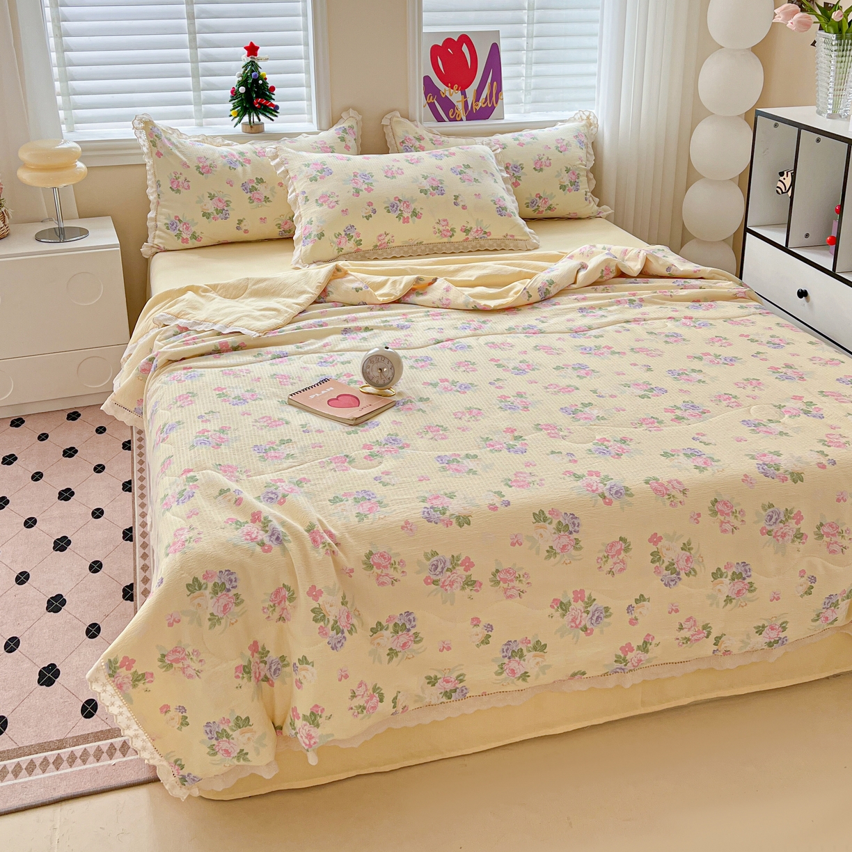 91家纺网 家纺一手货源 找家纺 2025新款云感皱皱纱全棉花边款夏被四件套 缤纷几何