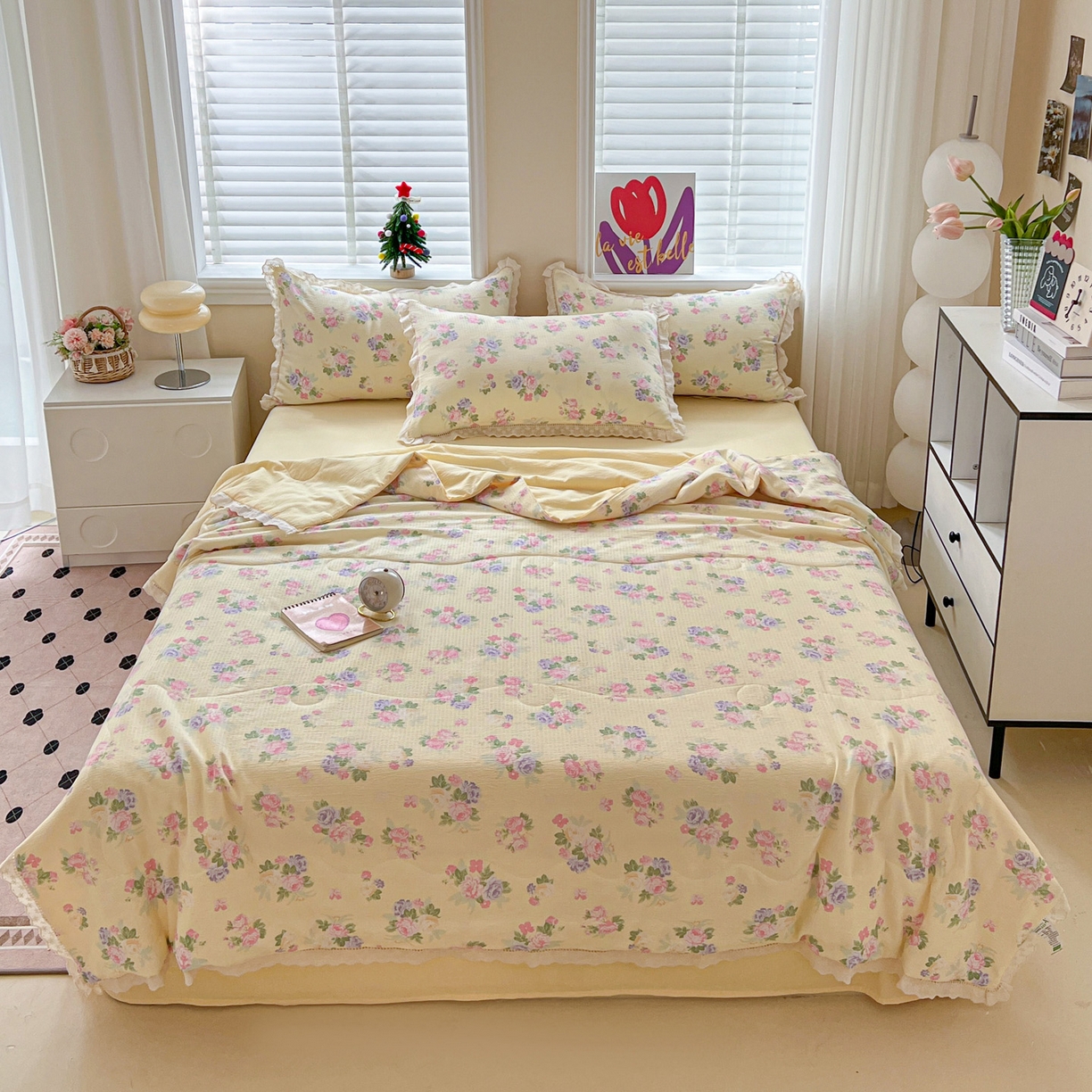 91家纺网 家纺一手货源 找家纺 2025新款云感皱皱纱全棉花边款夏被四件套 缤纷几何