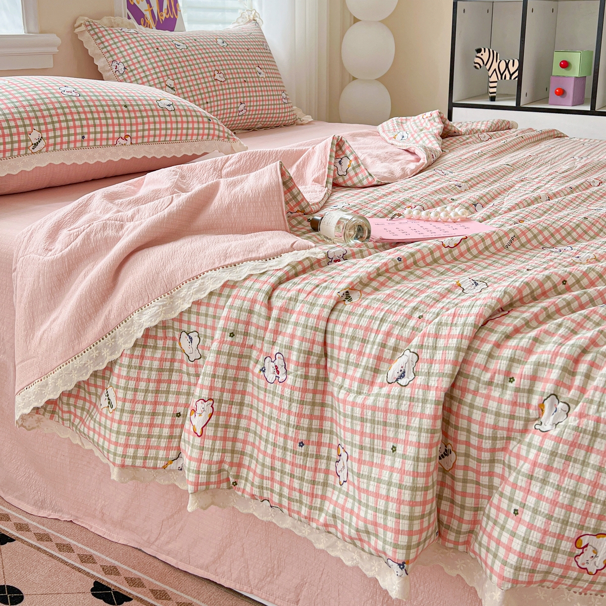 91家纺网 家纺一手货源 找家纺 2025新款云感皱皱纱全棉花边款夏被四件套 格格西高地