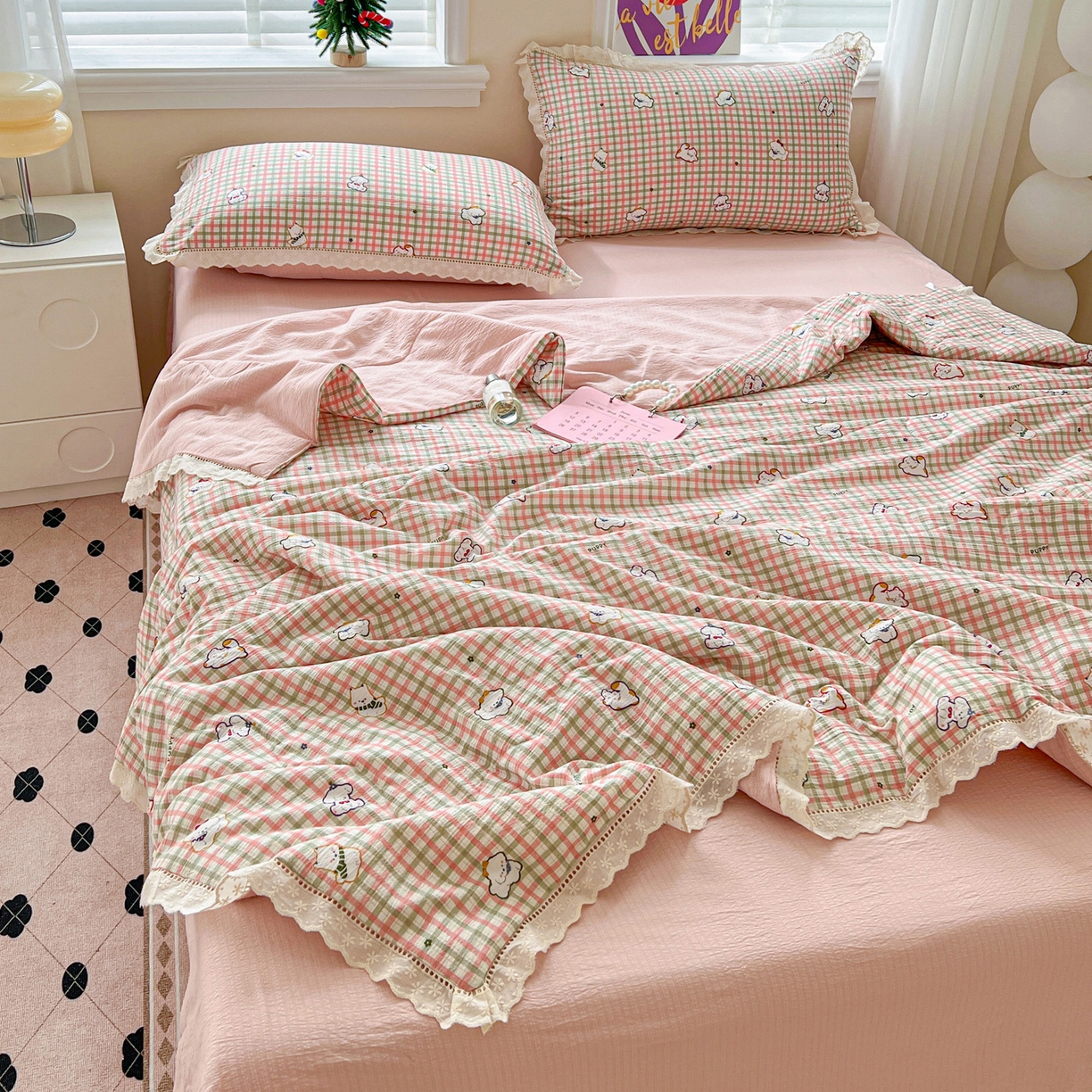 91家纺网 家纺一手货源 找家纺 2025新款云感皱皱纱全棉花边款夏被四件套 格格西高地