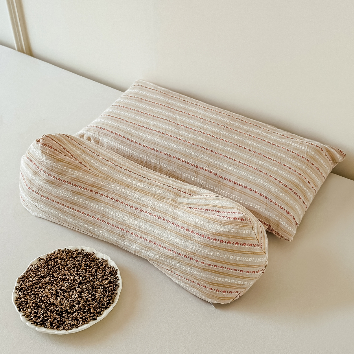 91家纺网 家纺一手货源 找家纺 云熙枕业 2025新款全棉三角方形连体纯荞麦牵引枕枕头枕芯 三角荞麦枕-杏色 三角枕16x35+方枕20x35+高度10-15cm/只