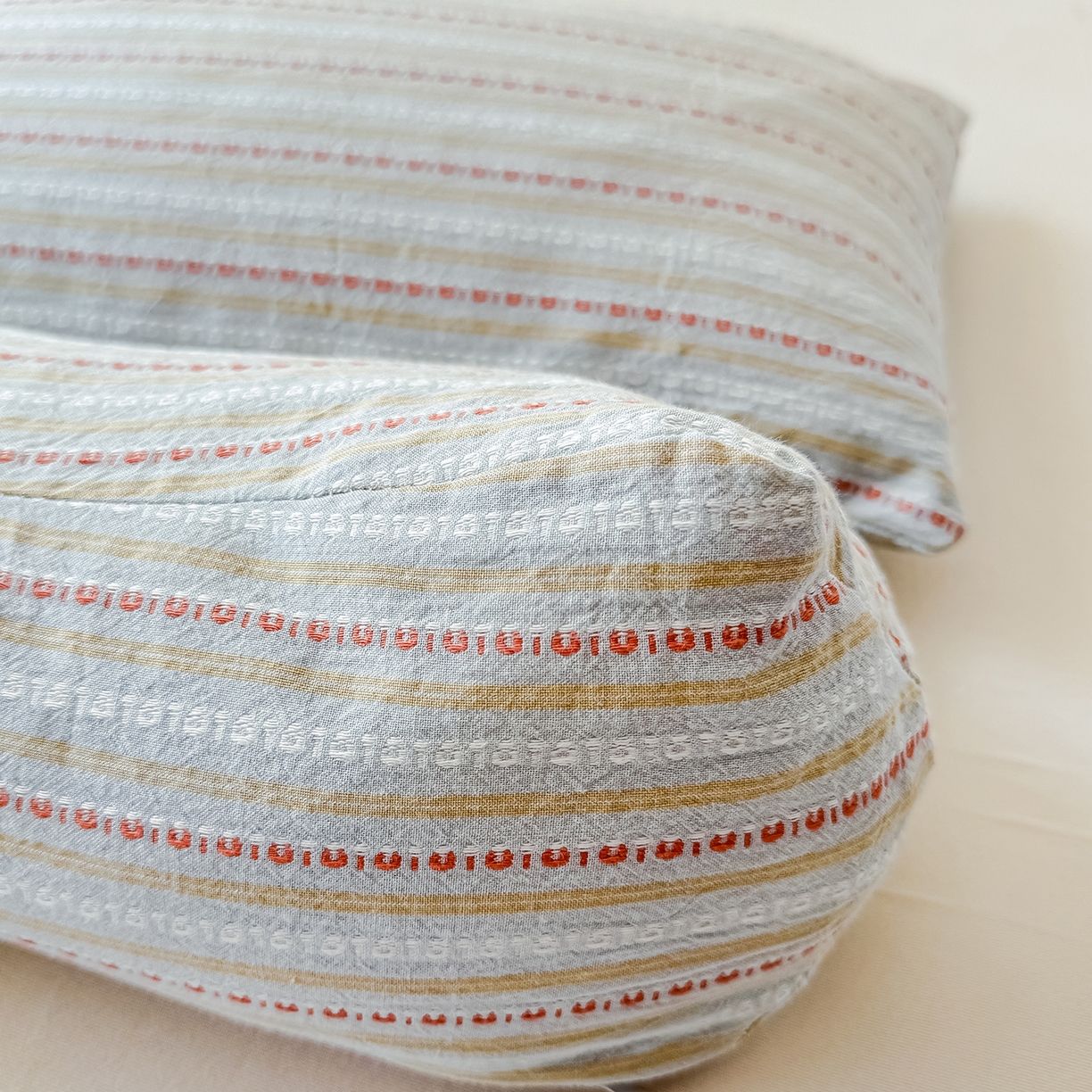 91家纺网 家纺一手货源 找家纺 云熙枕业 2025新款全棉三角方形连体纯荞麦牵引枕枕头枕芯 三角荞麦枕-灰色 三角枕16x35+方枕20x35+高度10-15cm/只