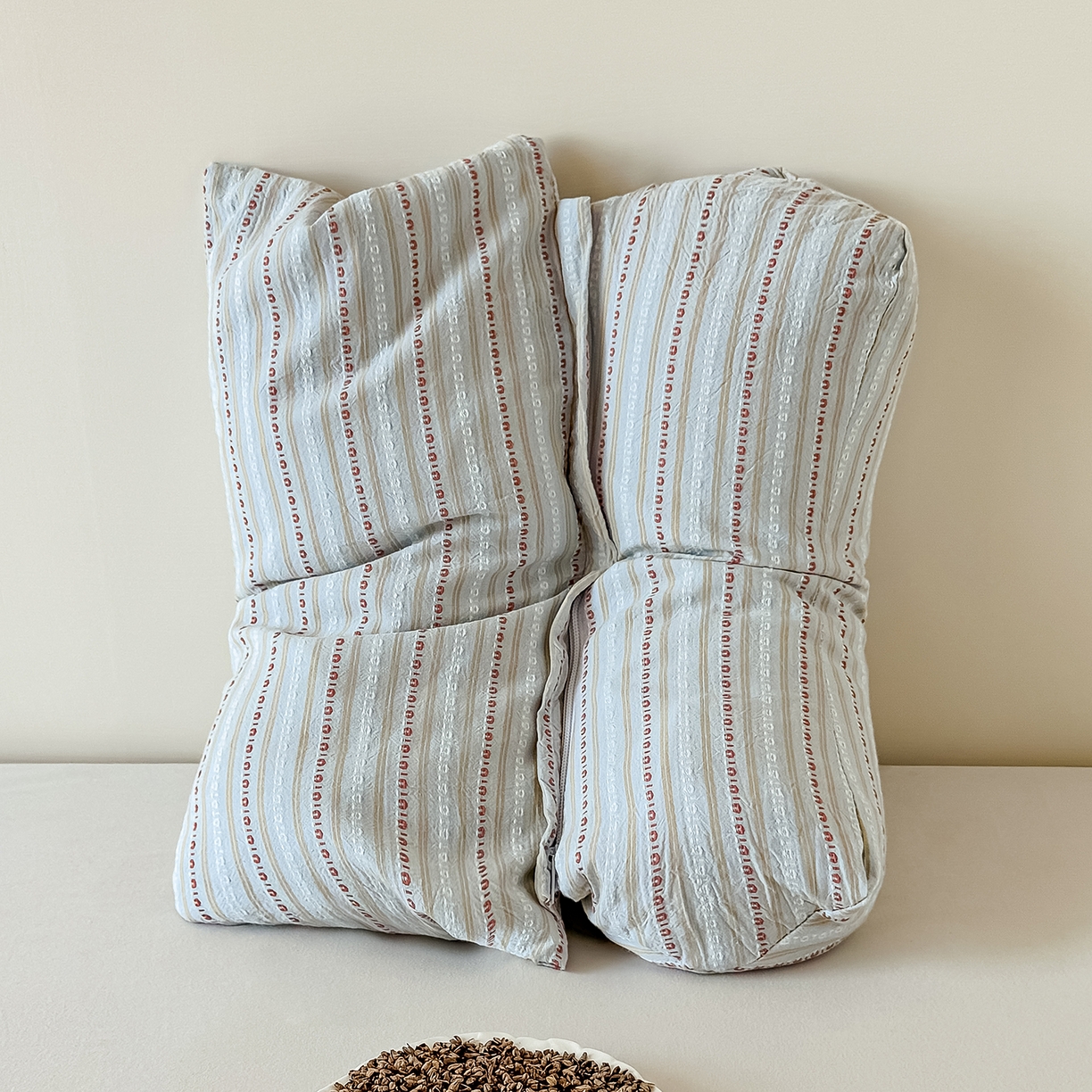 91家纺网 家纺一手货源 找家纺 云熙枕业 2025新款全棉三角方形连体纯荞麦牵引枕枕头枕芯 三角荞麦枕-灰色 三角枕16x35+方枕20x35+高度10-15cm/只