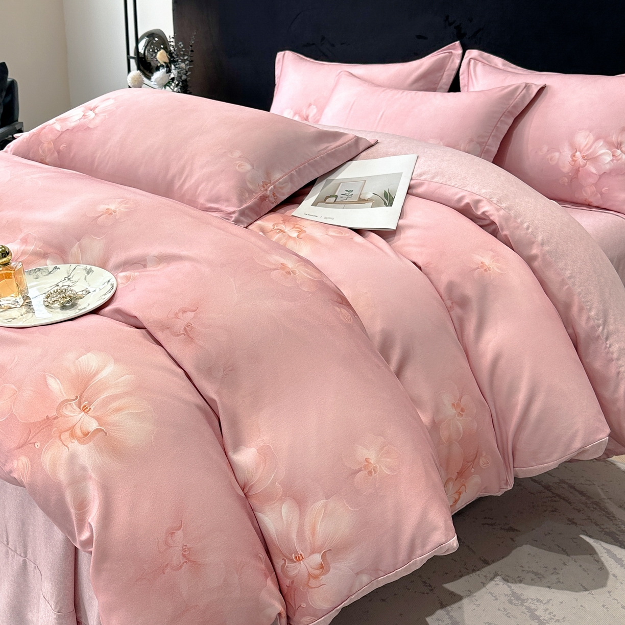 91家纺网 家纺一手货源 找家纺 喜四方 2025新款加厚天丝棉磨毛数码印花四件套 爱之花舍-粉