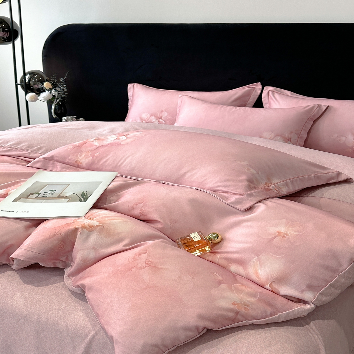 91家纺网 家纺一手货源 找家纺 喜四方 2025新款加厚天丝棉磨毛数码印花四件套 爱之花舍-粉