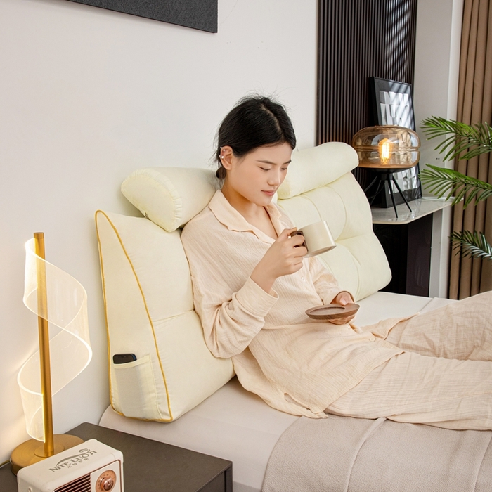 91家纺网 家纺一手货源 找家纺 沐沐家纺 2026新款纯色磨毛布三角靠垫带头枕款 奶白