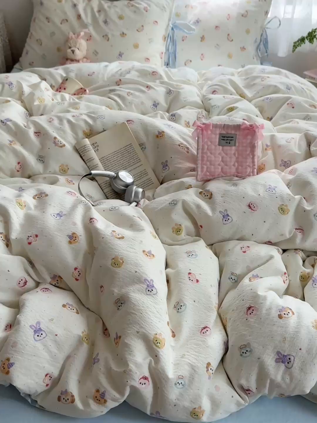 91家纺网 家纺一手货源 找家纺 轻奢坊 2025新款卡通绑带款四件套 绒毛摇滚