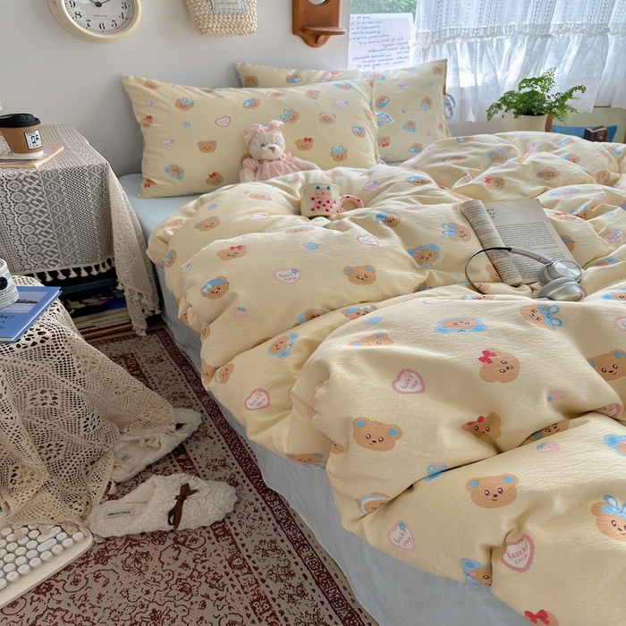 91家纺网 家纺一手货源 找家纺 轻奢坊 2025新款卡通绑带款四件套 可爱小熊