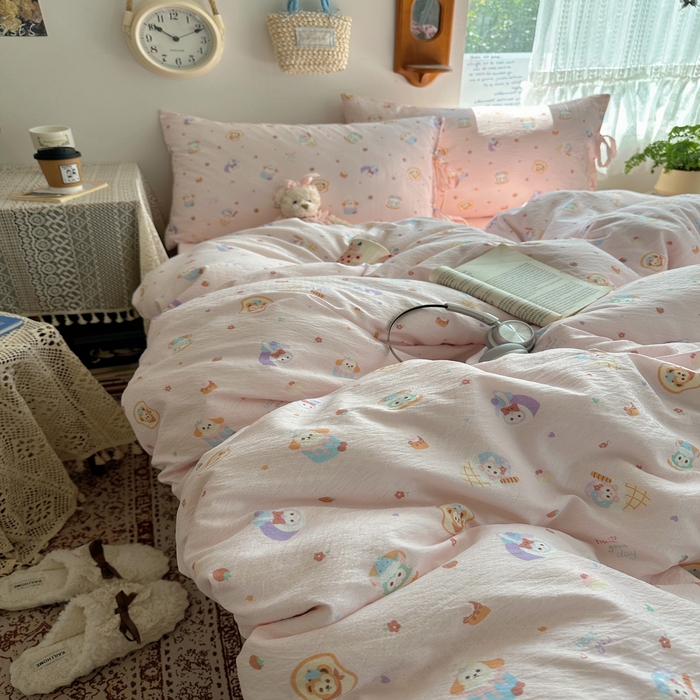 91家纺网 家纺一手货源 找家纺 轻奢坊 2025新款卡通绑带款四件套 达菲伙伴