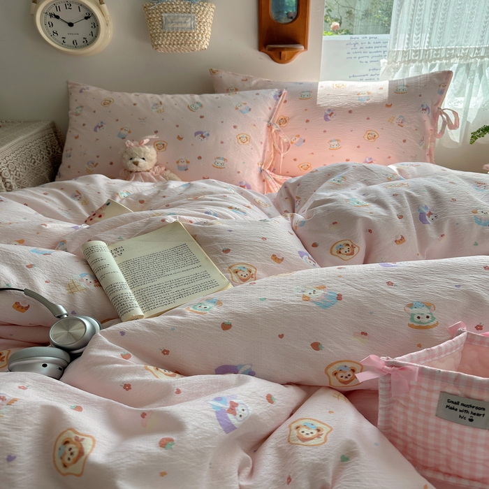 91家纺网 家纺一手货源 找家纺 轻奢坊 2025新款卡通绑带款四件套 达菲伙伴