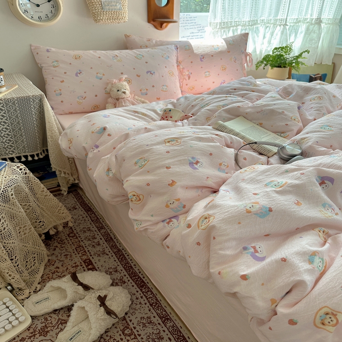 91家纺网 家纺一手货源 找家纺 轻奢坊 2025新款卡通绑带款四件套 达菲伙伴