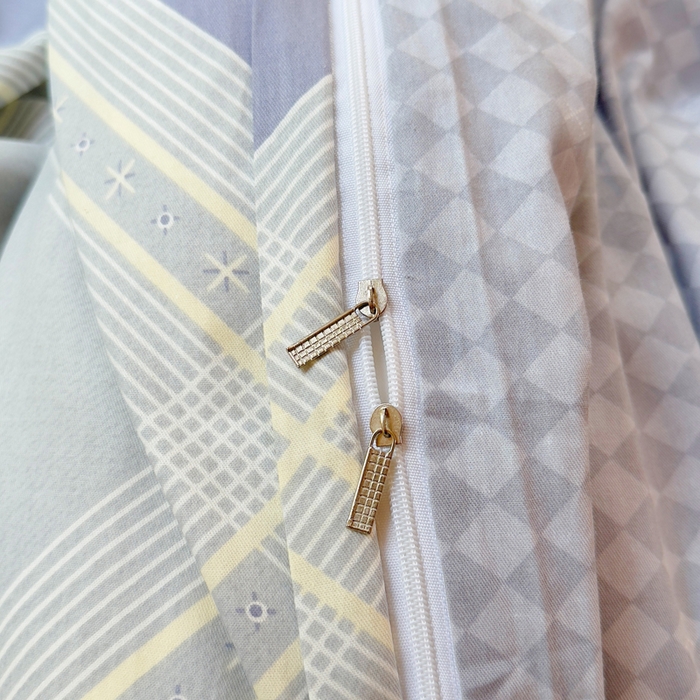 91家纺网 家纺一手货源 找家纺 小叮当家纺仓储工厂店 2025新款全棉纯棉AB版13372学生宿舍印花三件套双面纯棉床单款上下铺单人 简格寻迹