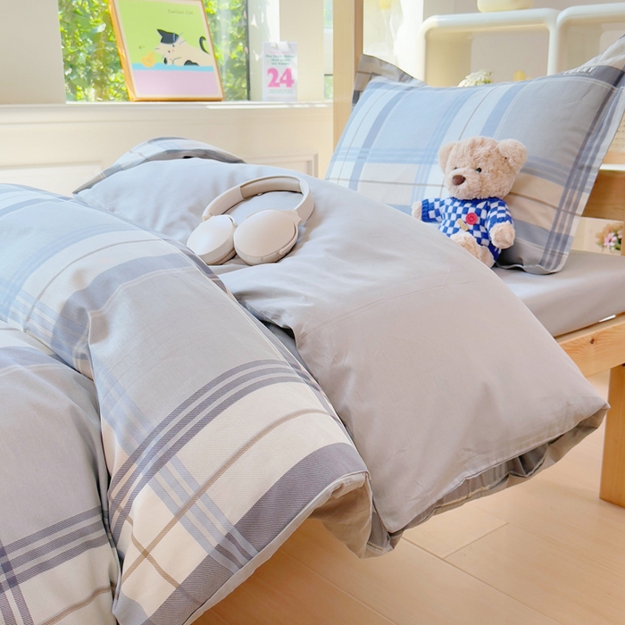 91家纺网 家纺一手货源 找家纺 小叮当家纺仓储工厂店 2025新款全棉纯棉AB版13372学生宿舍印花三件套双面纯棉床单款上下铺单人 一语空间