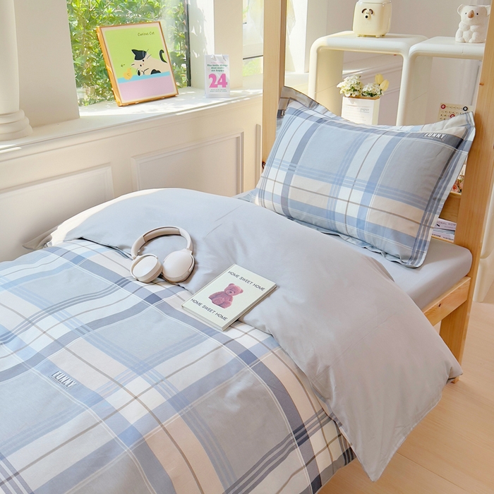 91家纺网 家纺一手货源 找家纺 小叮当家纺仓储工厂店 2025新款全棉纯棉AB版13372学生宿舍印花三件套双面纯棉床单款上下铺单人 一语空间