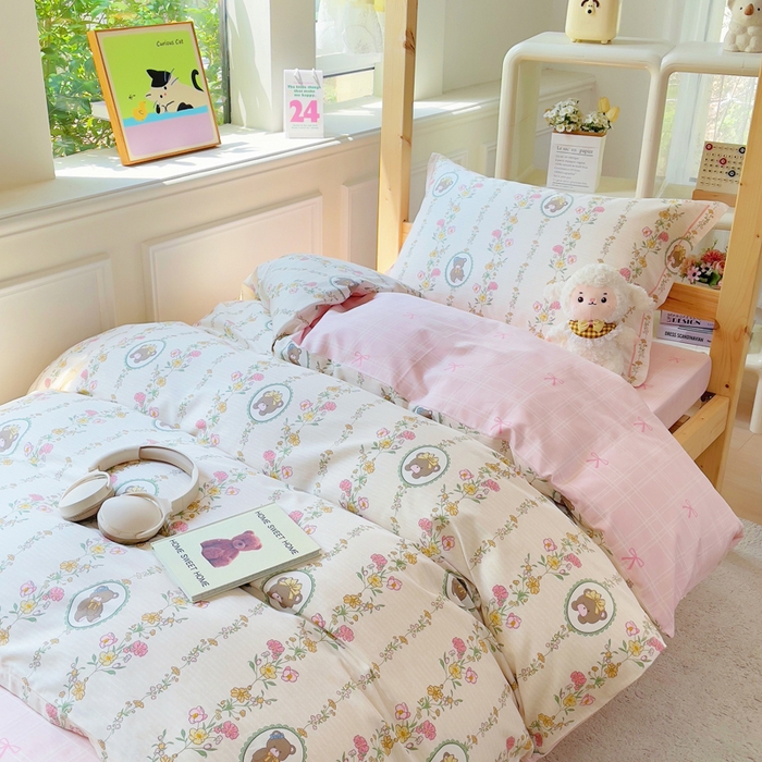 91家纺网 家纺一手货源 找家纺 小叮当家纺仓储工厂店 2025新款全棉纯棉AB版13372学生宿舍印花三件套双面纯棉床单款上下铺单人 菲乐熊宝