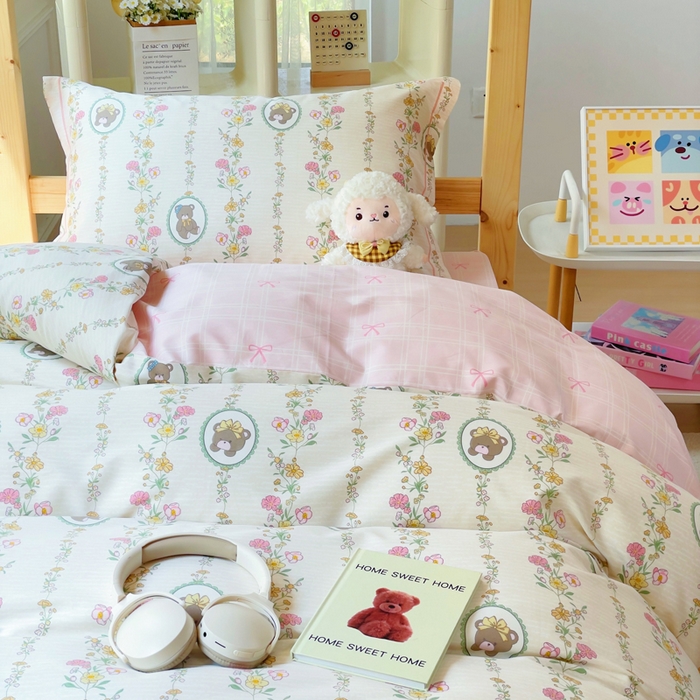 91家纺网 家纺一手货源 找家纺 小叮当家纺仓储工厂店 2025新款全棉纯棉AB版13372学生宿舍印花三件套双面纯棉床单款上下铺单人 菲乐熊宝