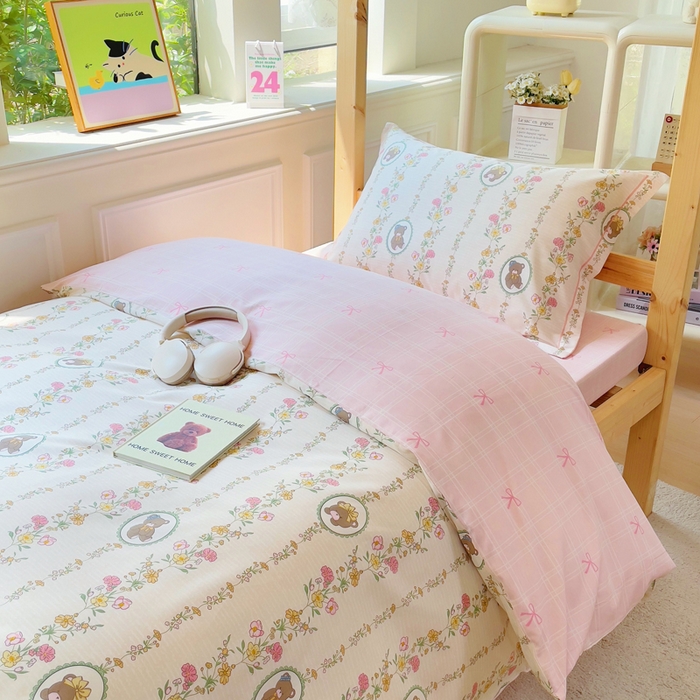 91家纺网 家纺一手货源 找家纺 小叮当家纺仓储工厂店 2025新款全棉纯棉AB版13372学生宿舍印花三件套双面纯棉床单款上下铺单人 菲乐熊宝